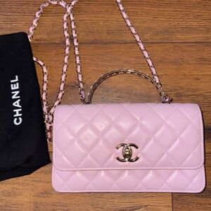 Small pearl chain on wallet crossbody purse